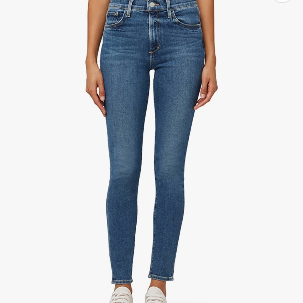 Joe’s THE CHARLIE
HIGH RISE SKINNY ANKLE // IGNITE